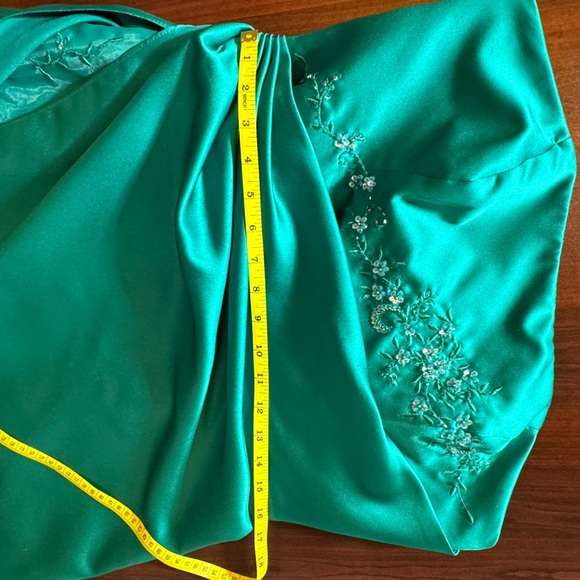 David’s Bridal Emerald Green Bridesmaid/Formal Dress.  Size 12. - Picture 10 of 11